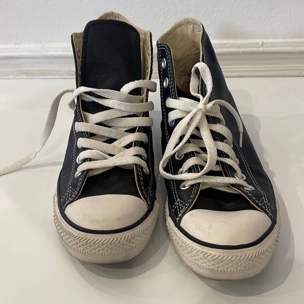 Converse shoe high top black leather size 9 worn two three times like new